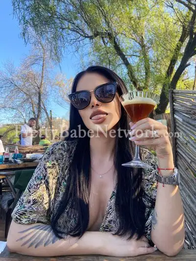 Dominika—Elite Russian Escort in Worli for Pocket-Friendly Services